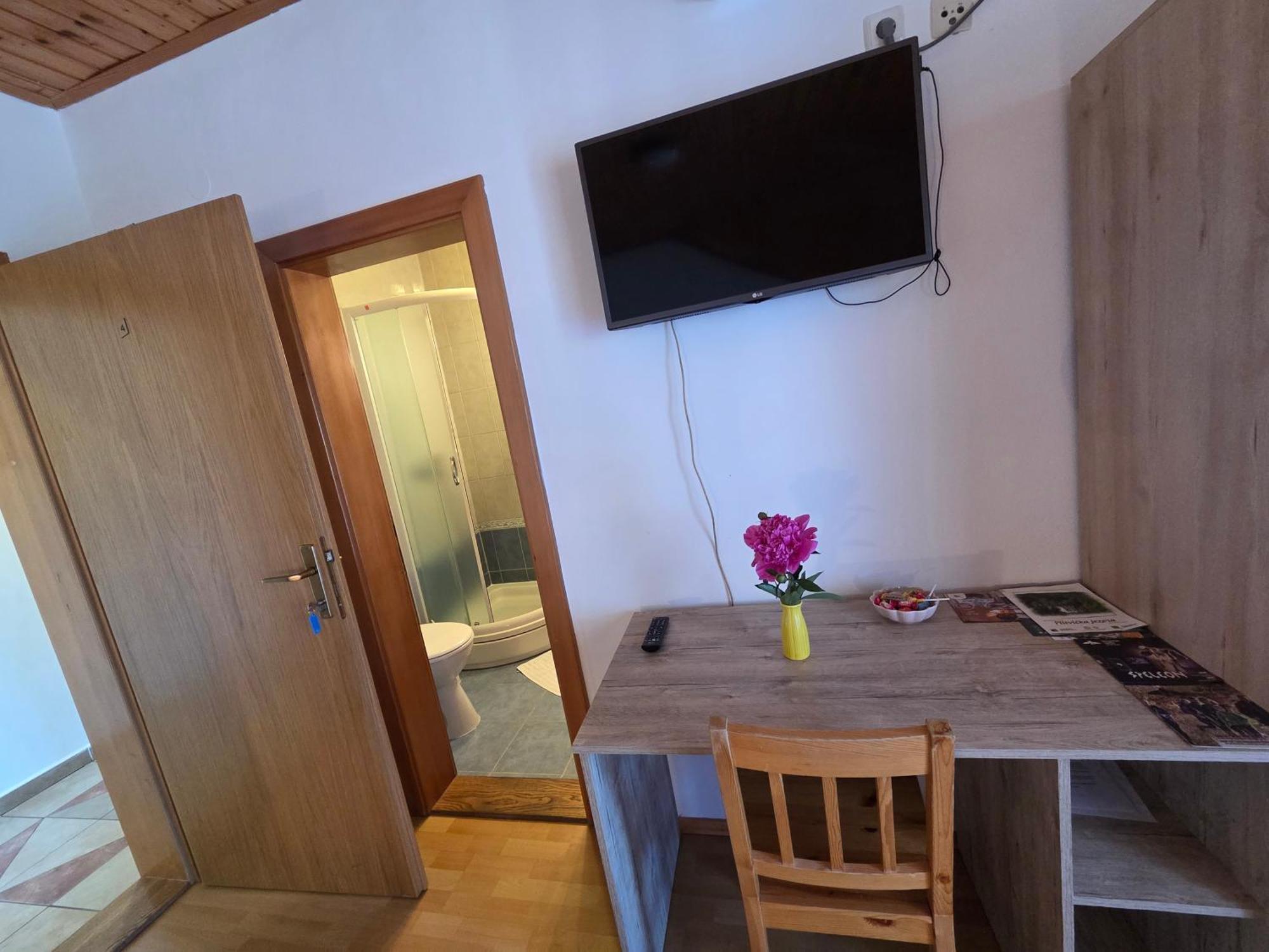 Apartman & Sobe Orhideja Smoljanac Esterno foto