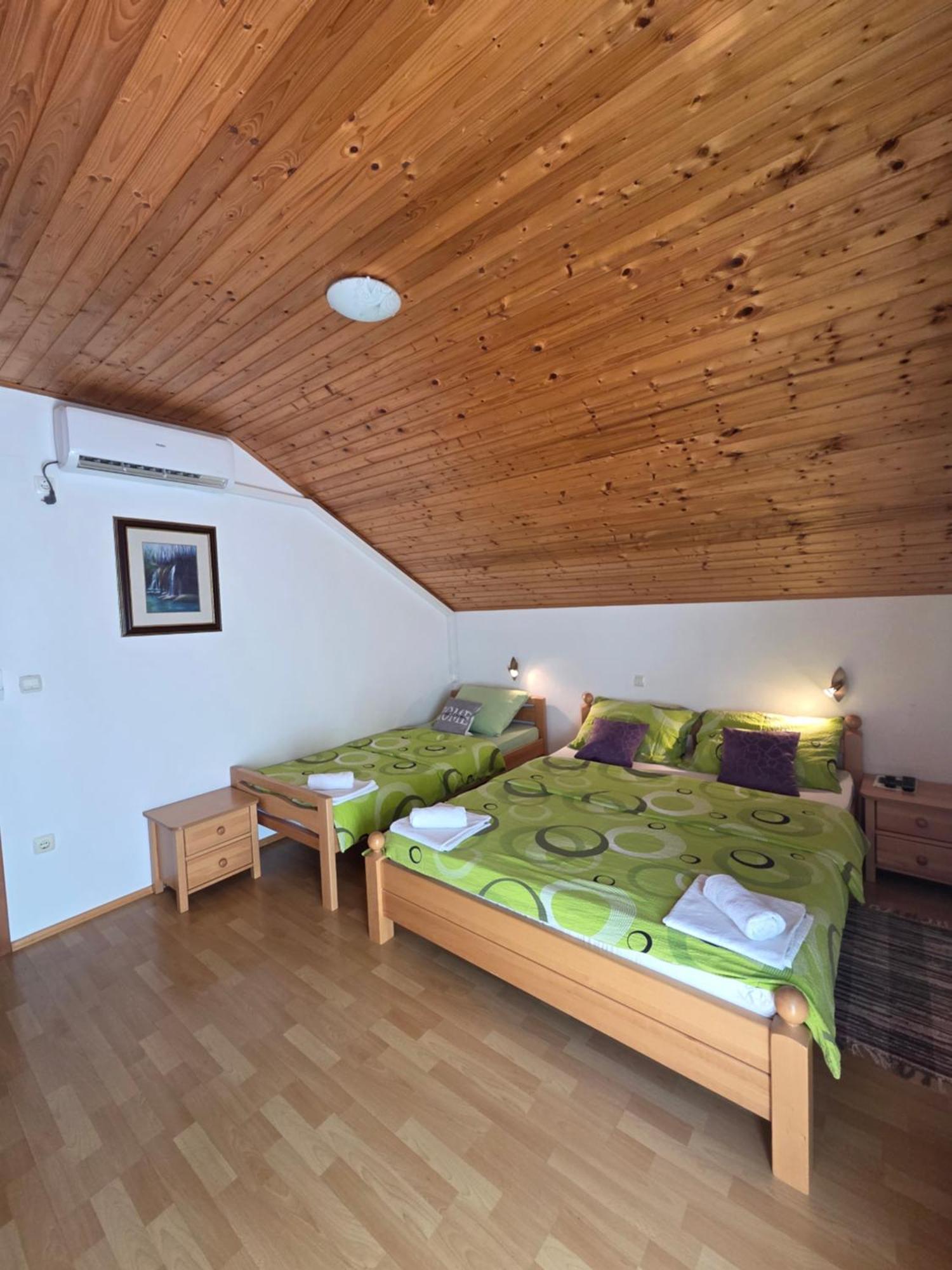 Apartman & Sobe Orhideja Smoljanac Esterno foto
