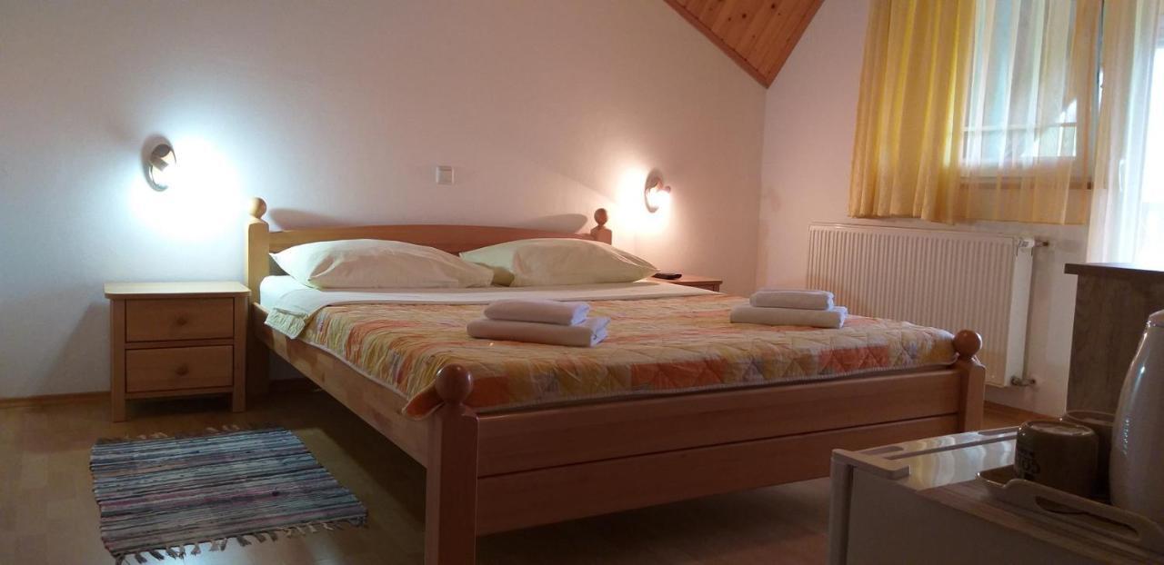 Apartman & Sobe Orhideja Smoljanac Esterno foto